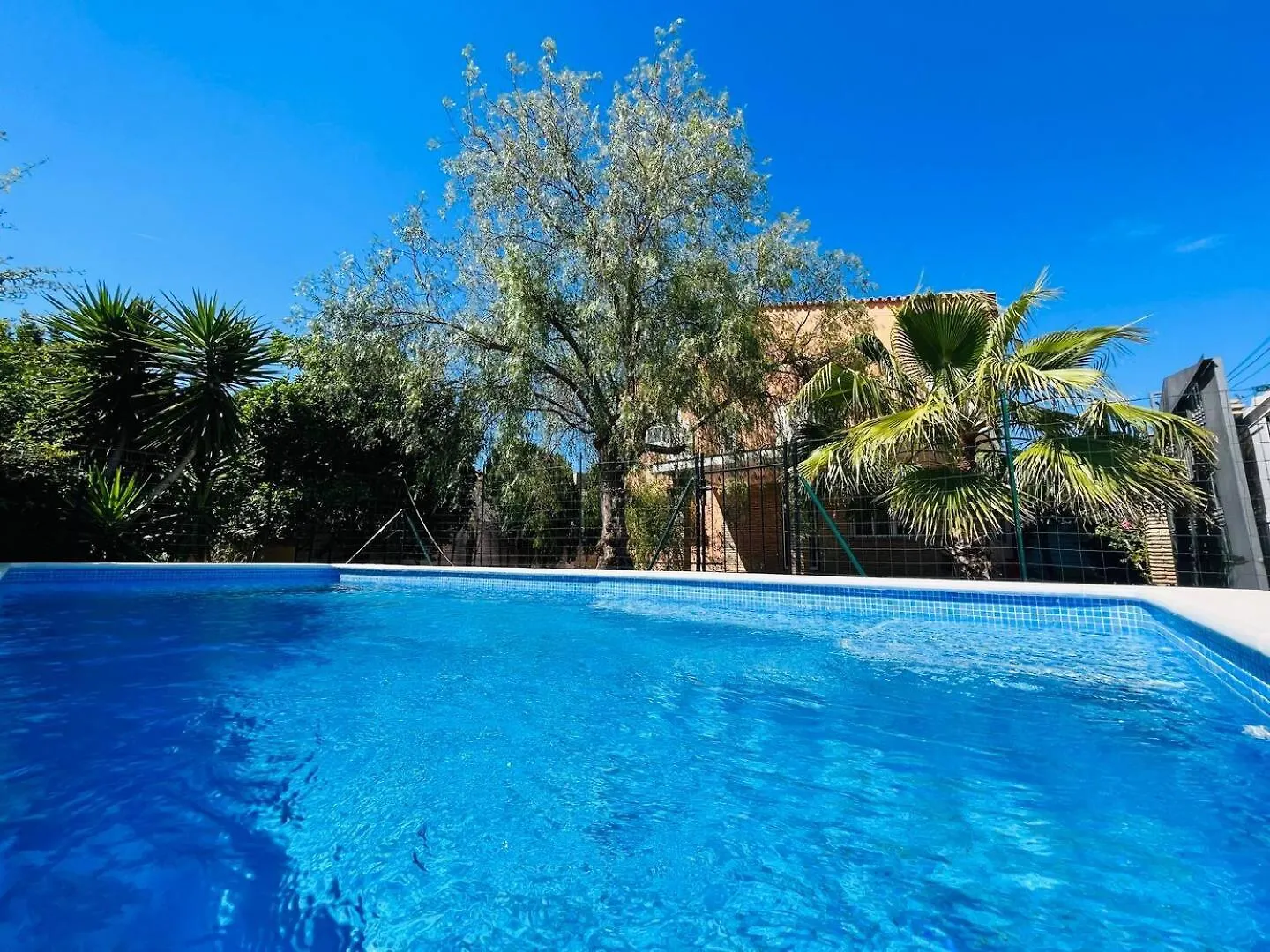 Guest house House Of Happiness Hotel El Puerto de Santa Maria Spain